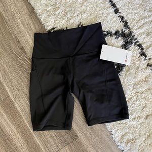 Wunder Train High-Rise Short with Pockets 8"